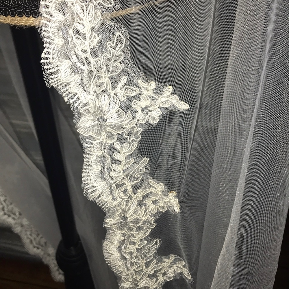 New Beautiful soft cathedral veil - Picture 5 of 6
